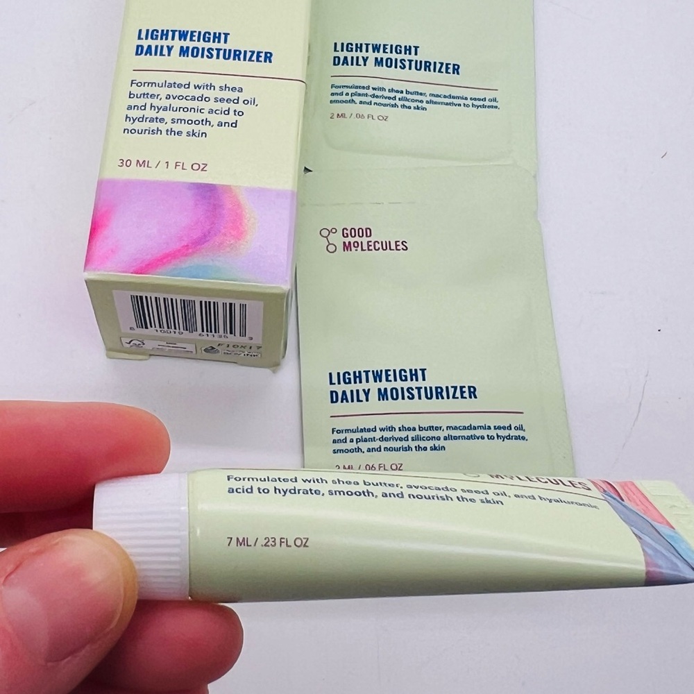 NWT Good Molecules Daily Moisturizer Bundle  1 oz Full Size + mini + samples